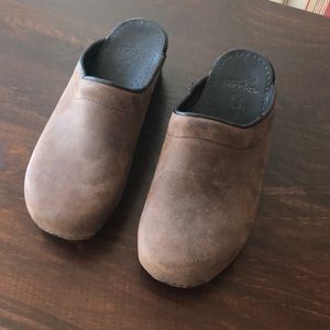 Dansko clogs worn once like new size 40